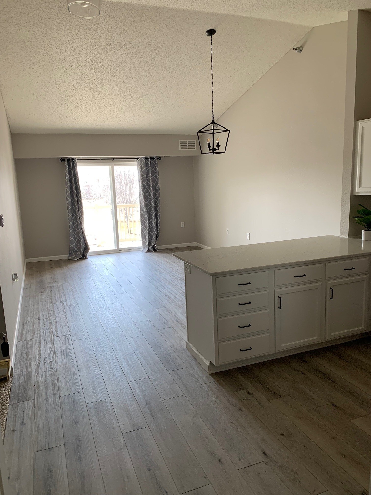 Building Photo - 1321 Lake Dr W