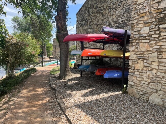 Building Photo - Gorgeous Condo nestled right on Lady Bird Lake!