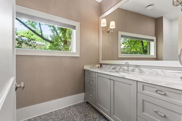 Guest bath - 281 15th St NE