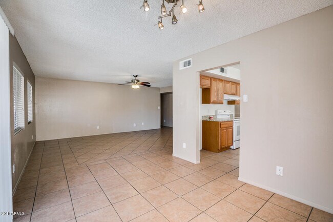 Building Photo - 10640 N 66th Ave