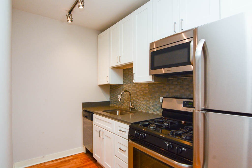 Building Photo - 2402 N Kedzie