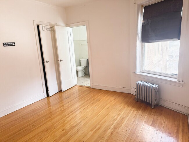 Building Photo - 7547 S Cornell Ave