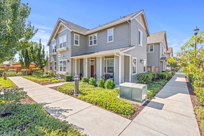 Primary Photo - 118 Bonano Ln