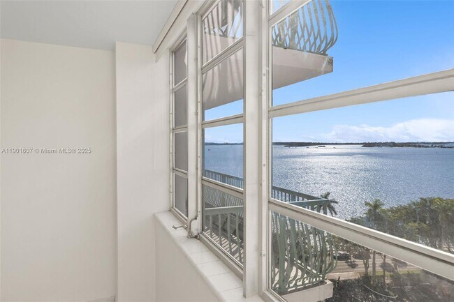 Building Photo - 1408 Brickell Bay Dr