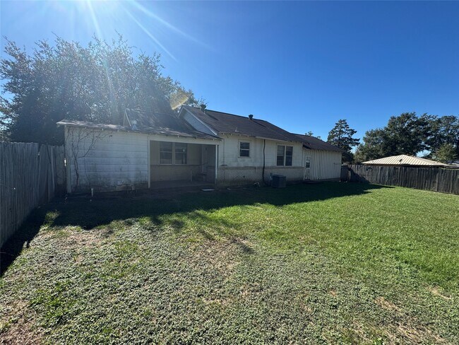 Building Photo - 115 Carter St