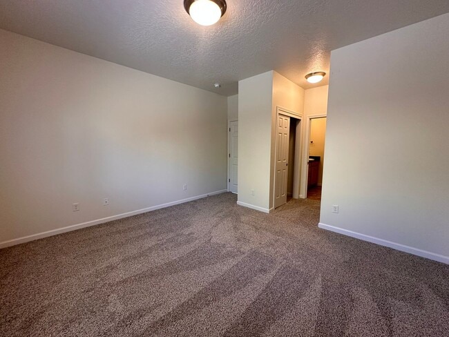 Building Photo - 1015co