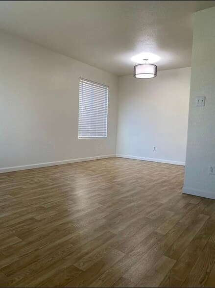 Building Photo - 8005 Latham Ct