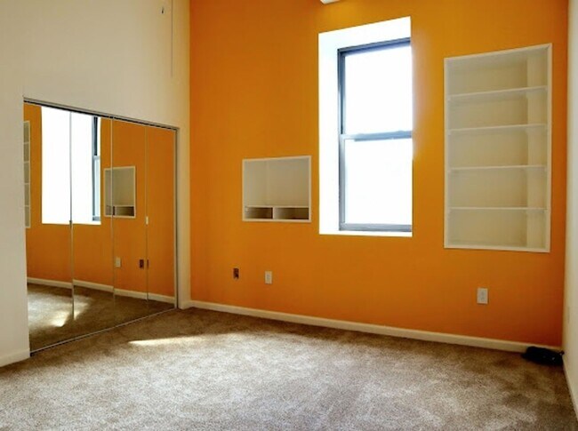 Building Photo - 335 N Superior St