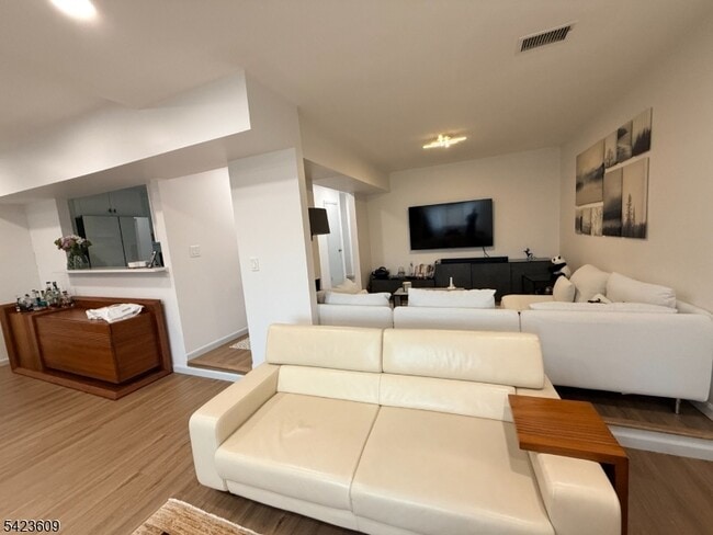 Building Photo - 22 Castle Ridge Dr