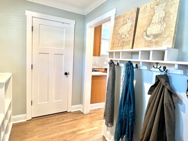 Building Photo - Crafstman-style 4 Bedroom renovated home for lease in Selwyn Park/Madison Park area of Charlotte ...