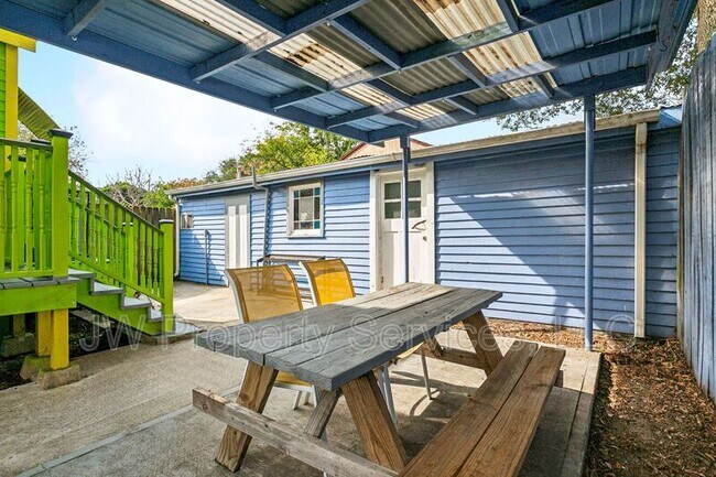 Building Photo - 1236 Alvar St