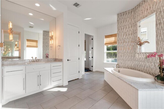 Building Photo - 716 Crestone Stream Dr