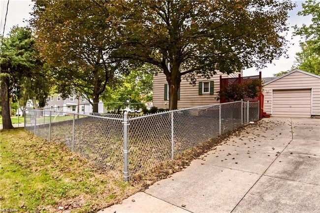 Building Photo - 1699 Sunset Ave