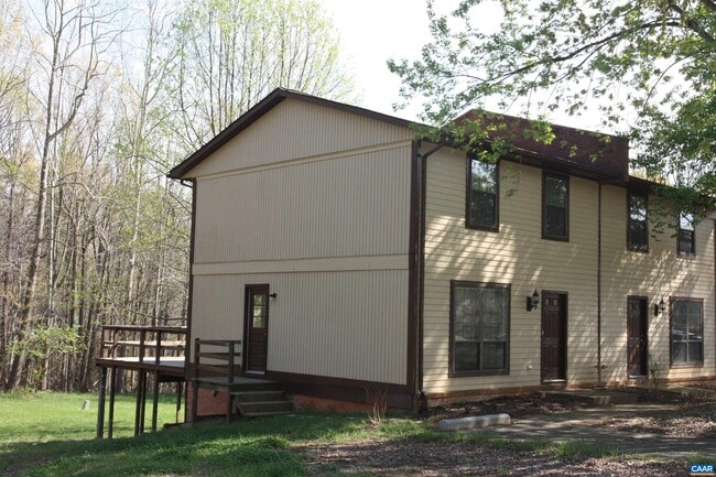 Building Photo - 128 Longwood Dr