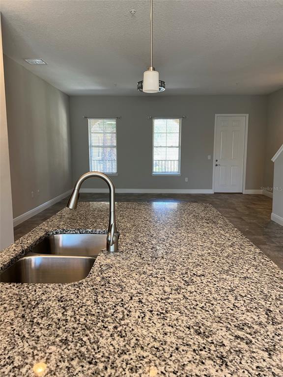 Building Photo - 2924 Lobelia Dr