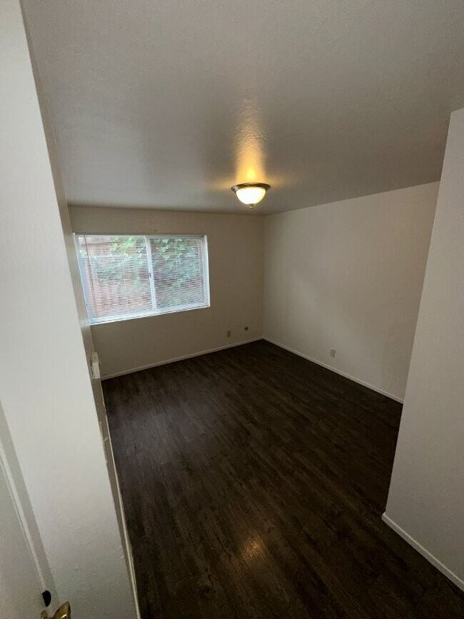 Building Photo - Torrano/DUPLEX