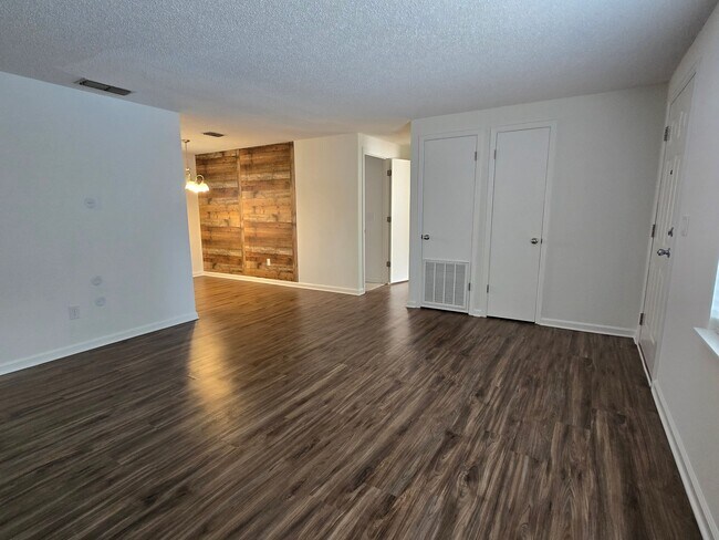Building Photo - 11587 Gwynford Ln