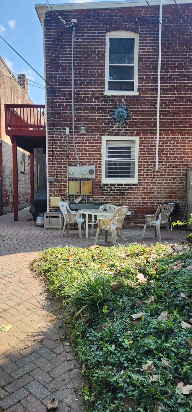 Building Photo - 1322 Floyd Ave