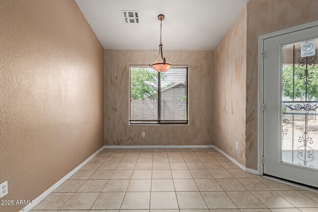 Building Photo - 1642 E Desert Ln
