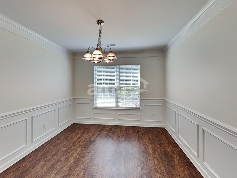 Building Photo - 1649 Woods Ln
