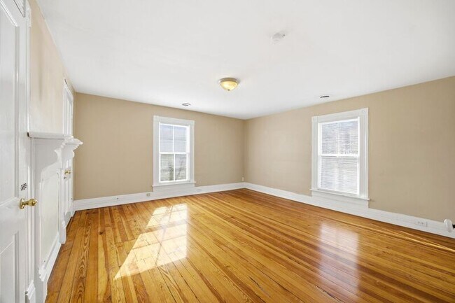 Building Photo - 6 N Washington St