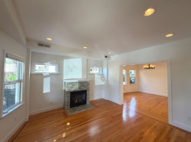 Building Photo - TOTAL REMODEL LARGE 1750sf 3BR+ Bonus/3BA North Oakland Home AVAILABLE NOW