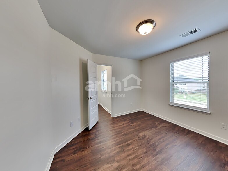 Building Photo - 540 Harmony Way