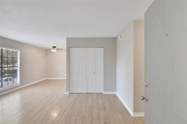 Primary Photo - 1300 Baker Ave