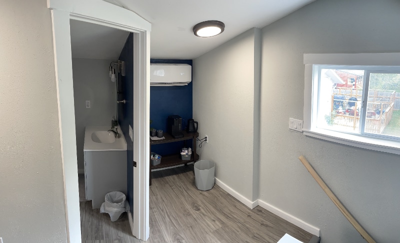 Building Photo - 708 11th Ave W