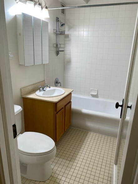 Building Photo - 15 E Kirby St