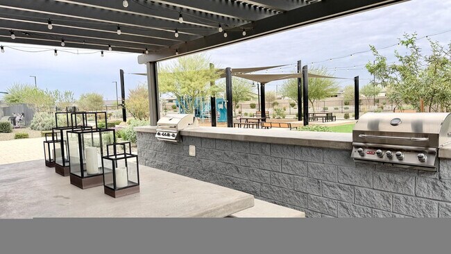 Building Photo - 15988 W Desert Spoon Dr