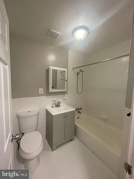 Building Photo - 2830 R St SE