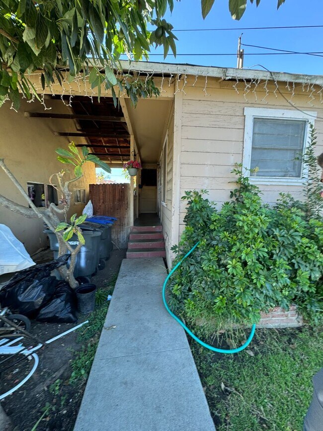 Building Photo - La Habra Duplex