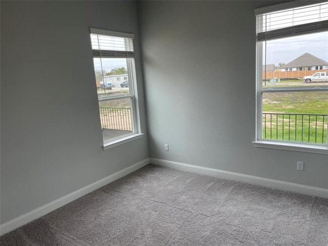 Building Photo - 122 Revere Dr