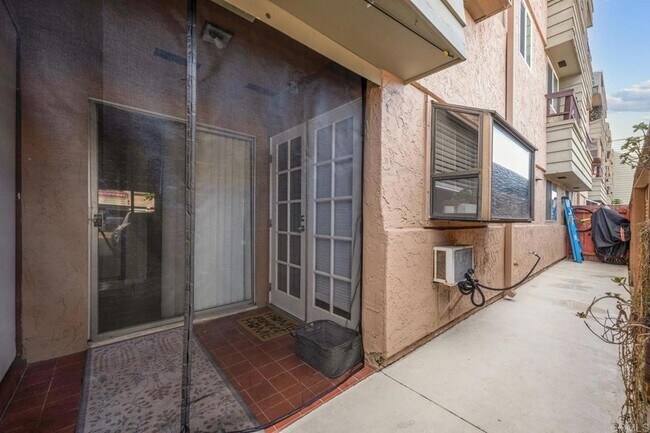 Building Photo - 3140 Midway Dr