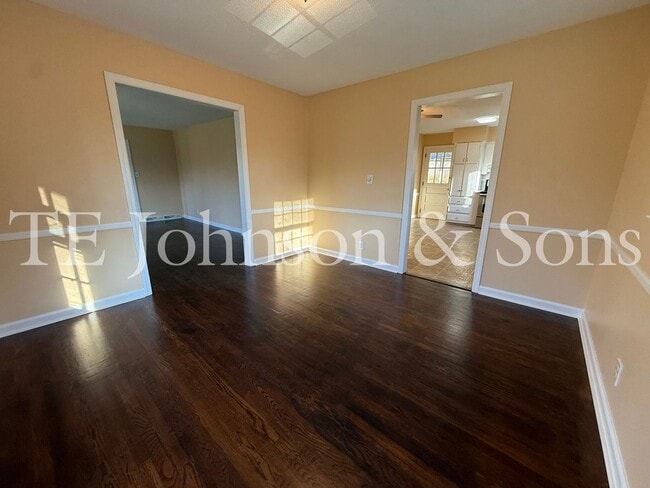 Building Photo - Spacious 4BR Home with Finished Basement, Screened Porch & Garage in Winston-Salem