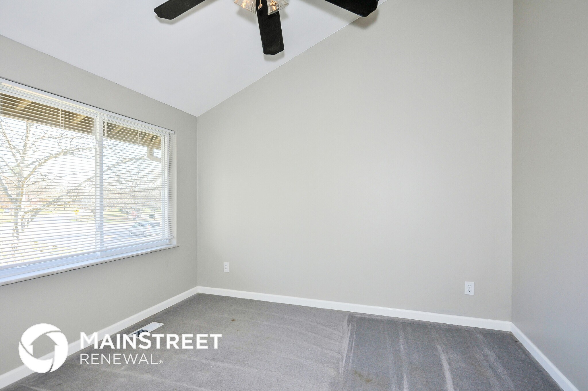Building Photo - 448 Far Hill Dr