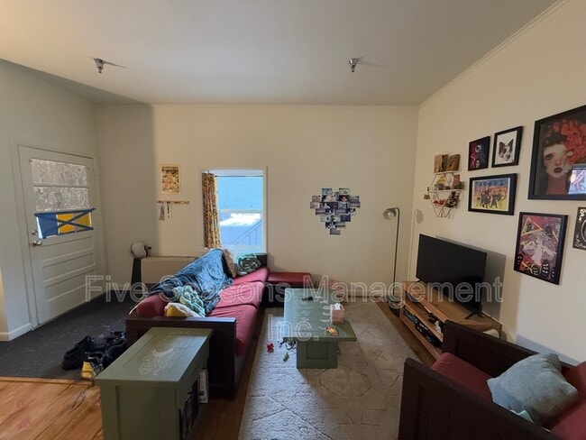 Building Photo - 194 North St