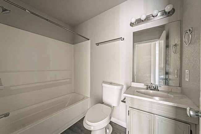 Building Photo - 221 N Race St