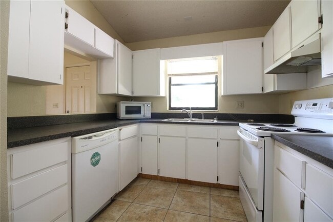 Building Photo - 6324 Highland Gardens Ct