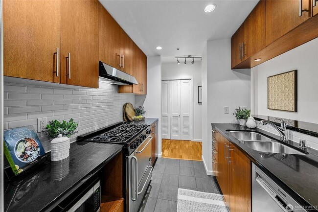 Building Photo - 2bd/2ba Seattle Condo