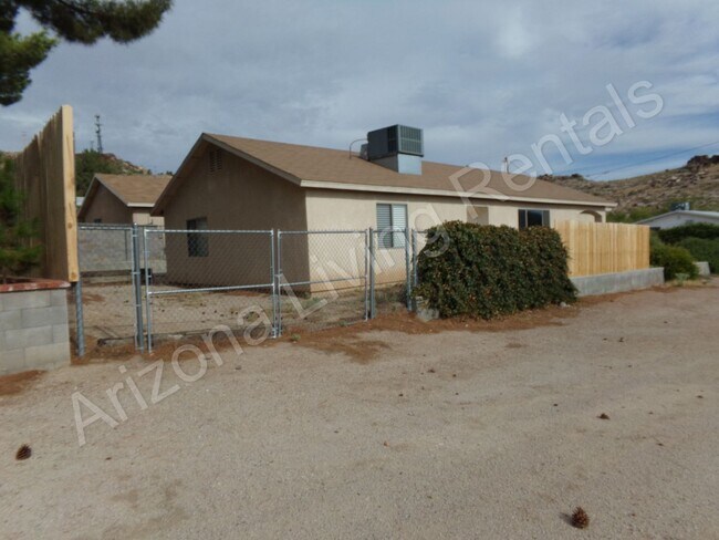 Building Photo - IMMACULATE 3 BEDROOM HOME
