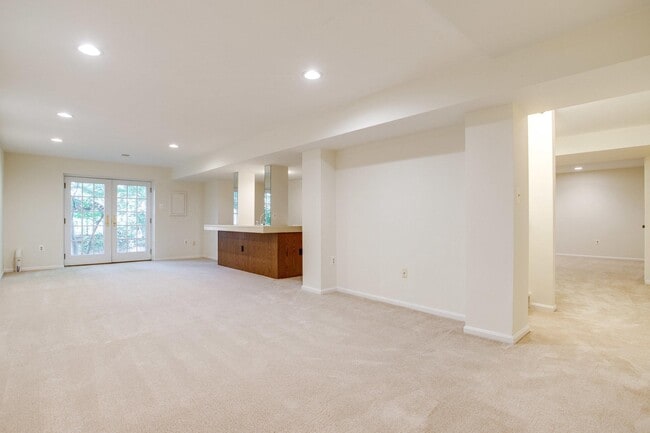 Building Photo - 1646 Montmorency Dr