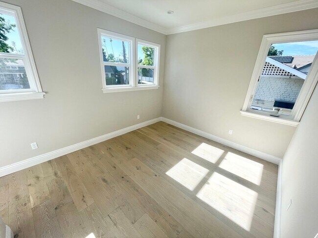 Building Photo - 4L Electric (WO)