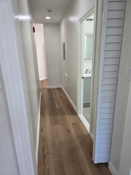 Building Photo - 5375 Wingohocking Terrace