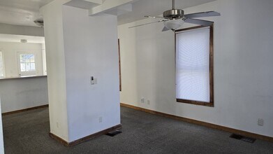 Building Photo - Charming 2-Bedroom Home in Rockford – Upda...