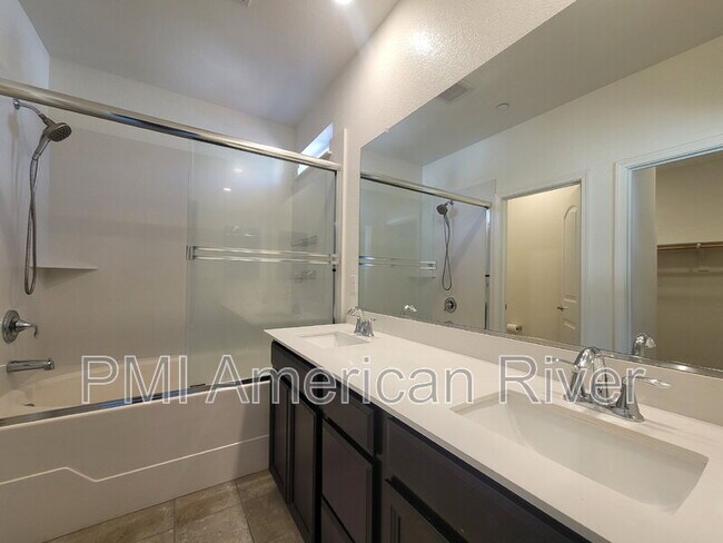 Building Photo - 3805 Amelia Rose Way