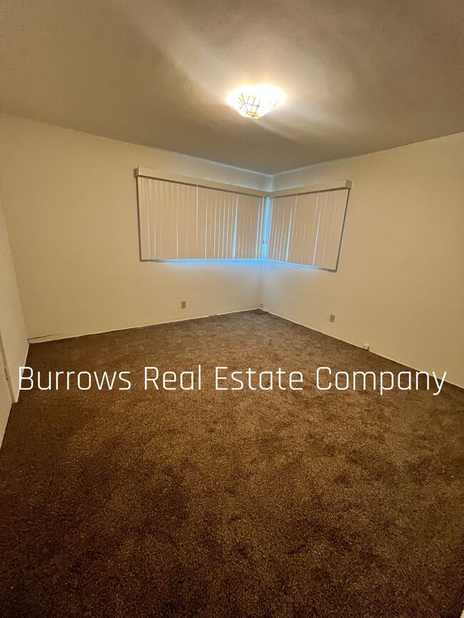 Building Photo - Ventura - Two bedroom, one bath single sto...