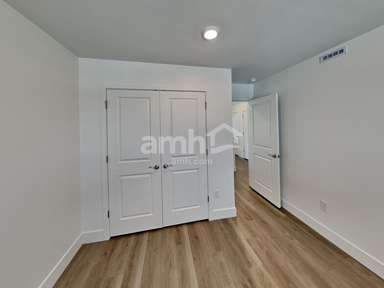 Building Photo - 9564 E Harkes Dr