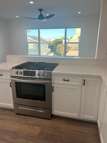 Building Photo - 1605-1/2 Blossom Lane